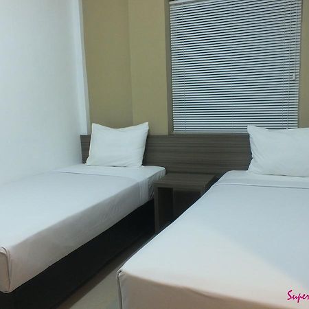 Zamrud Malioboro Hotell Yogyakarta Exteriör bild