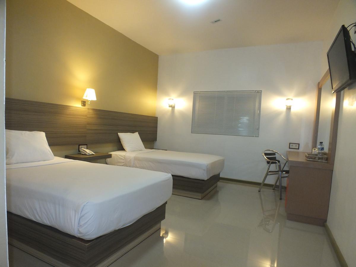 Zamrud Malioboro Hotell Yogyakarta Exteriör bild